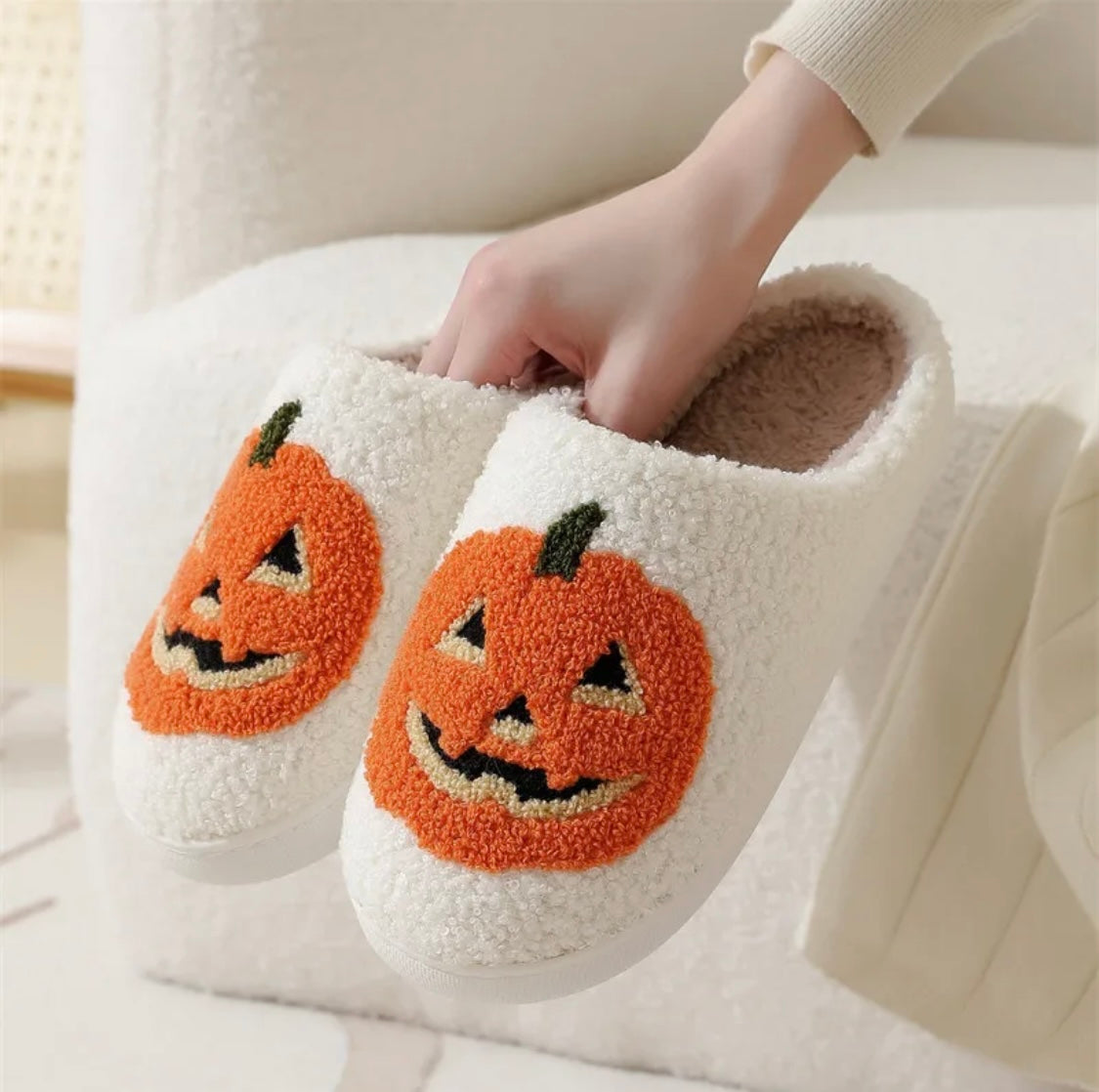 SPOOKY PUMPKIN Slippers