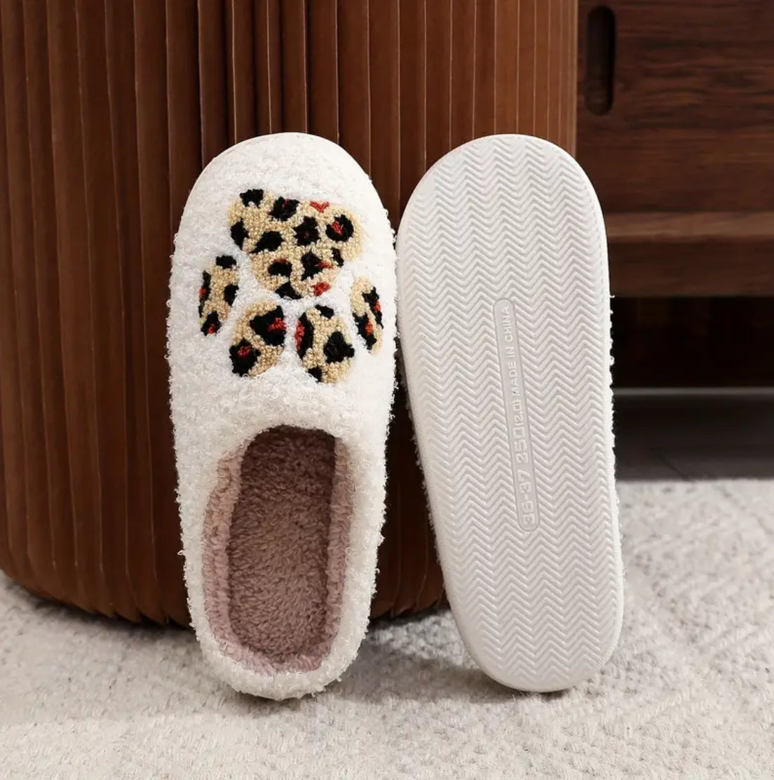 PAW PRINT Slippers